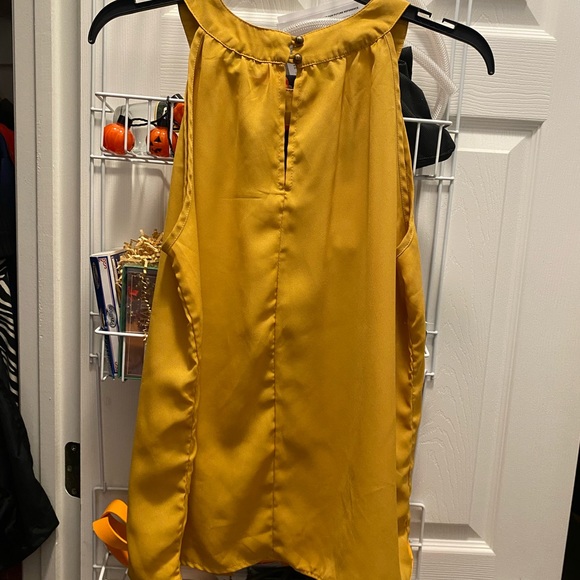 Top - Picture 2 of 2